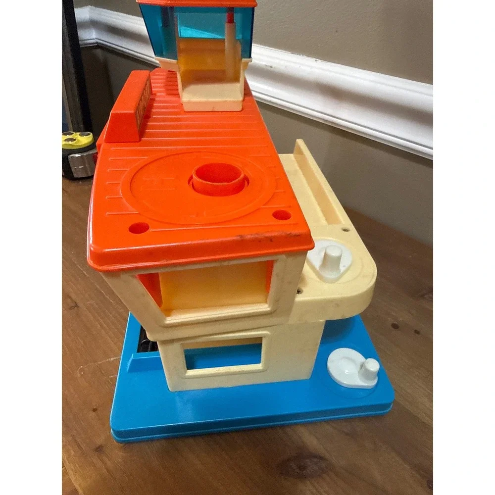 Vintage 1980s Fisher Price Little People Airport 996 Terminal Plane Set